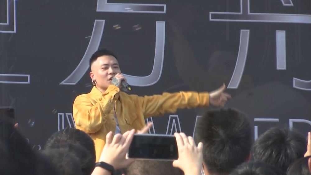 五月天高雄最終場！　戶外舞台蕭秉治搶先開唱