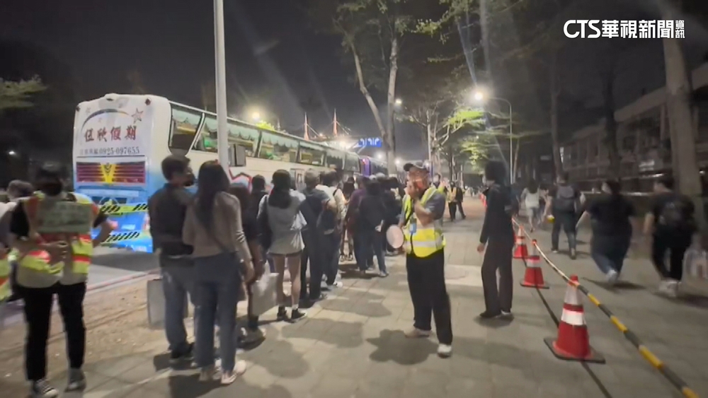 嗨翻高雄！　3演唱會湧近20萬人　市府調2千人應戰