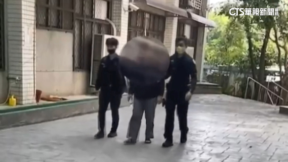 妻投資股票賠500萬退休金　夫持掃把痛毆奪命