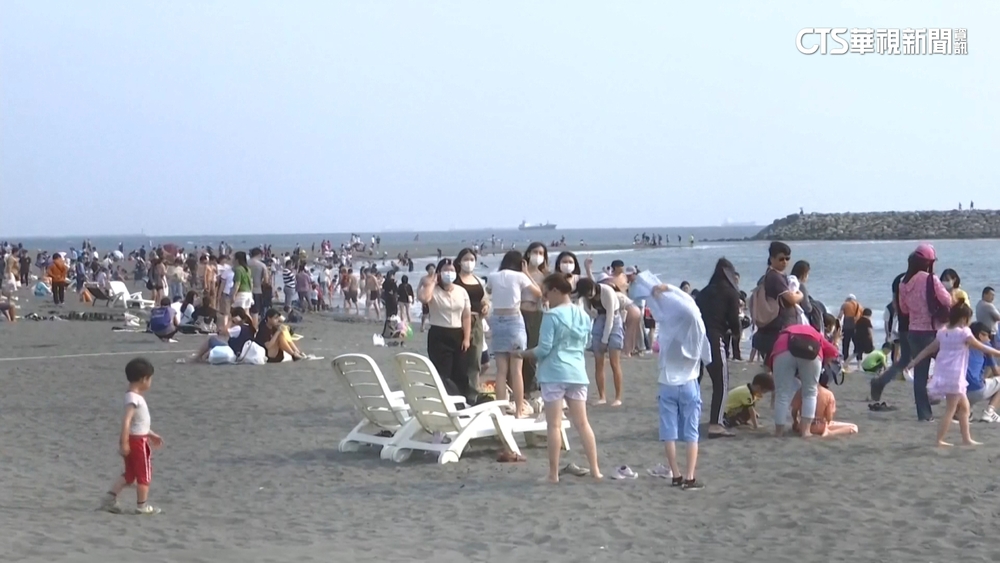 連假Day3南部天氣晴！　遊客湧高雄旗津啖美食
