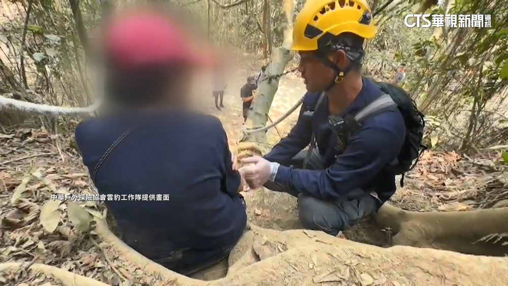 女登柴山攀繩摔傷手脫臼　巧遇救難隊即時救治