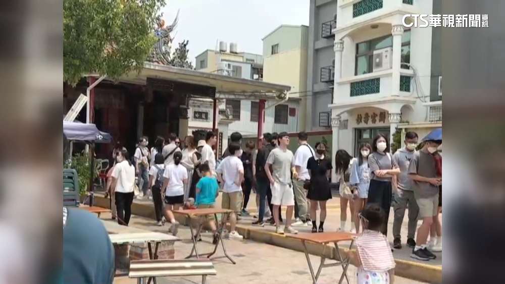 連假遊客多！　牛肉湯名店派人盯場防插隊