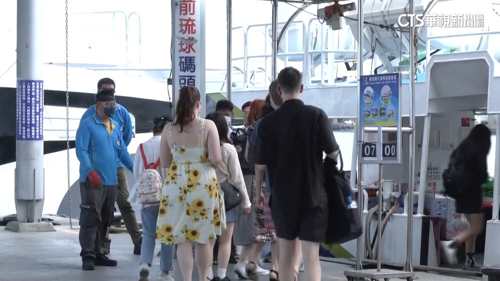 清明連假收假日！　離島遊客登船人龍擠爆