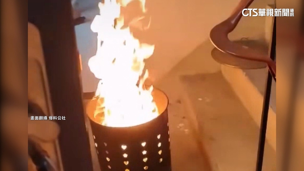 公寓樓梯間燒金紙　女被勸嗆「在自家門口燒」