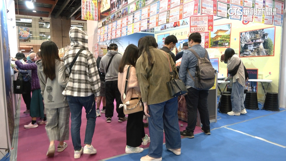 台北春季旅展登場！　民眾搶優惠大排長龍