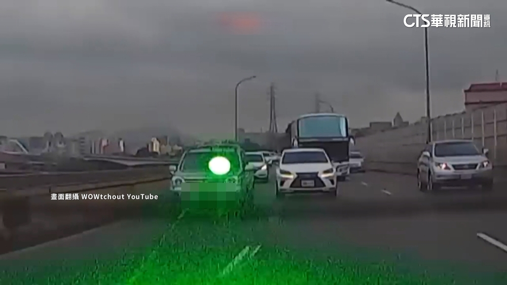超車後突閃「雷射筆綠光」　駕駛眼睛發炎.警調查