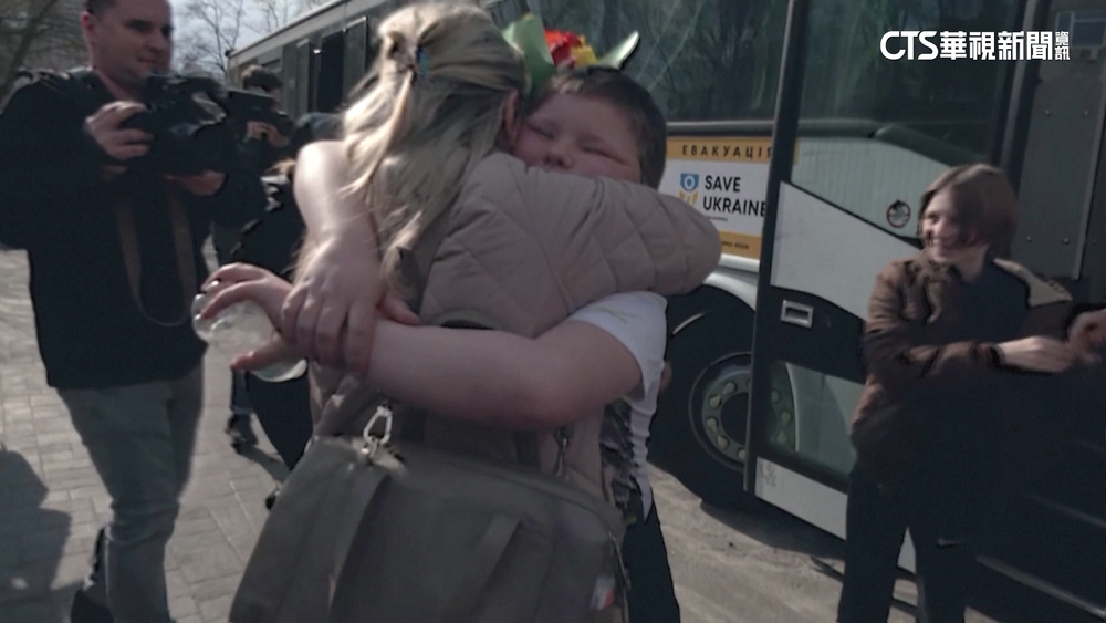 遭俄送到「夏令營」半年　31名烏國兒童終返家