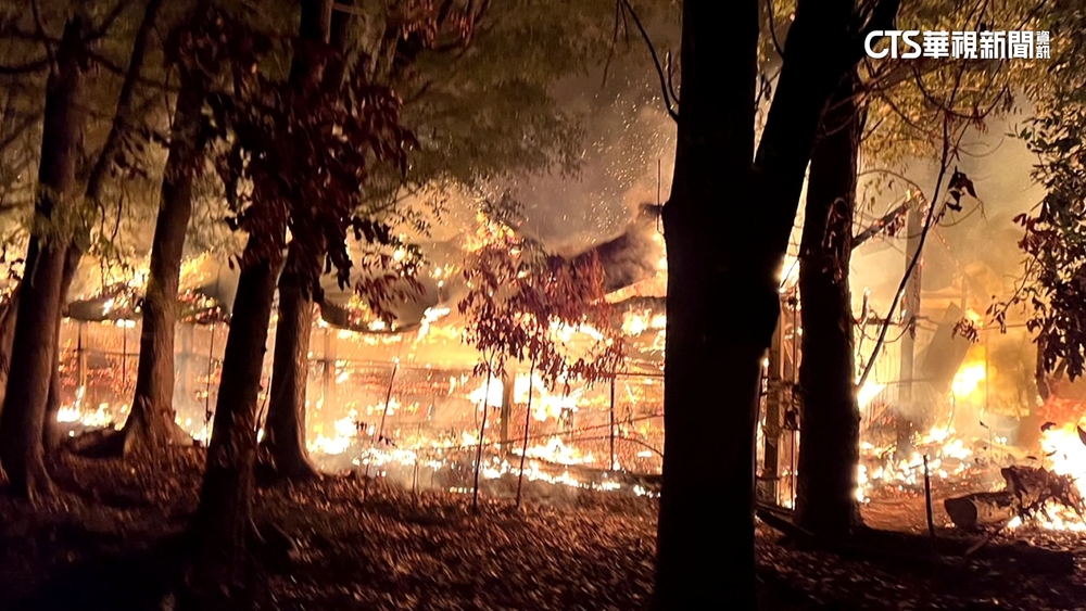 台南雞舍全面燃燒　燃燒面積約2百平方公尺