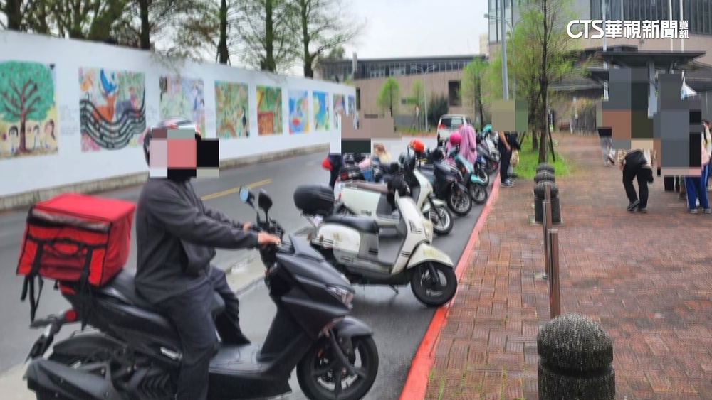 國小前「整排」違停紅線被開單　家長不滿怨里長