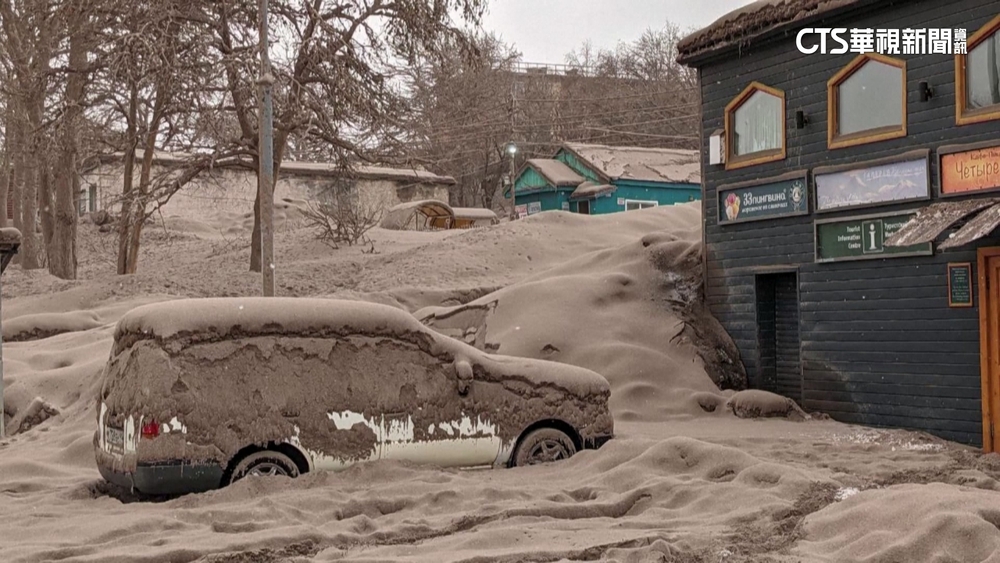 俄堪察加半島火山噴發　火山灰衝10公里高空