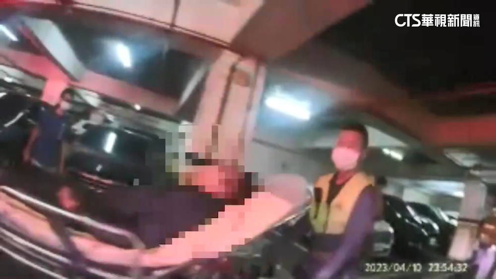 新莊某社區濺血！　嫌「尾隨鄰車」潛車道砍傷人