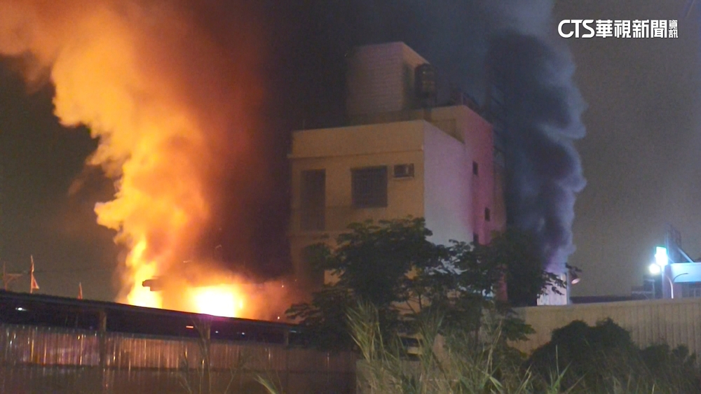 台中汽車修配廠火警　轟！　易燃物助長火勢