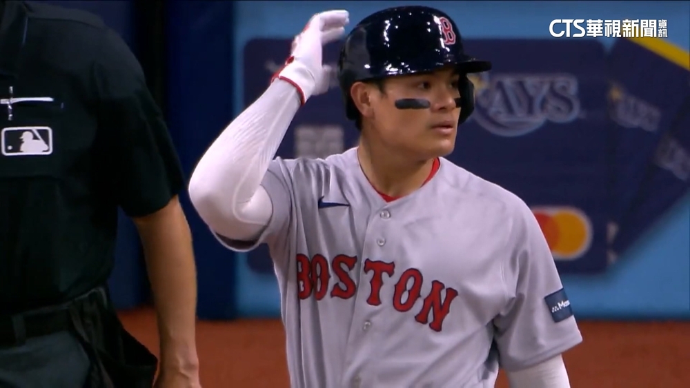 張育成秀滑接美技！　3打數掛0　首安再等等