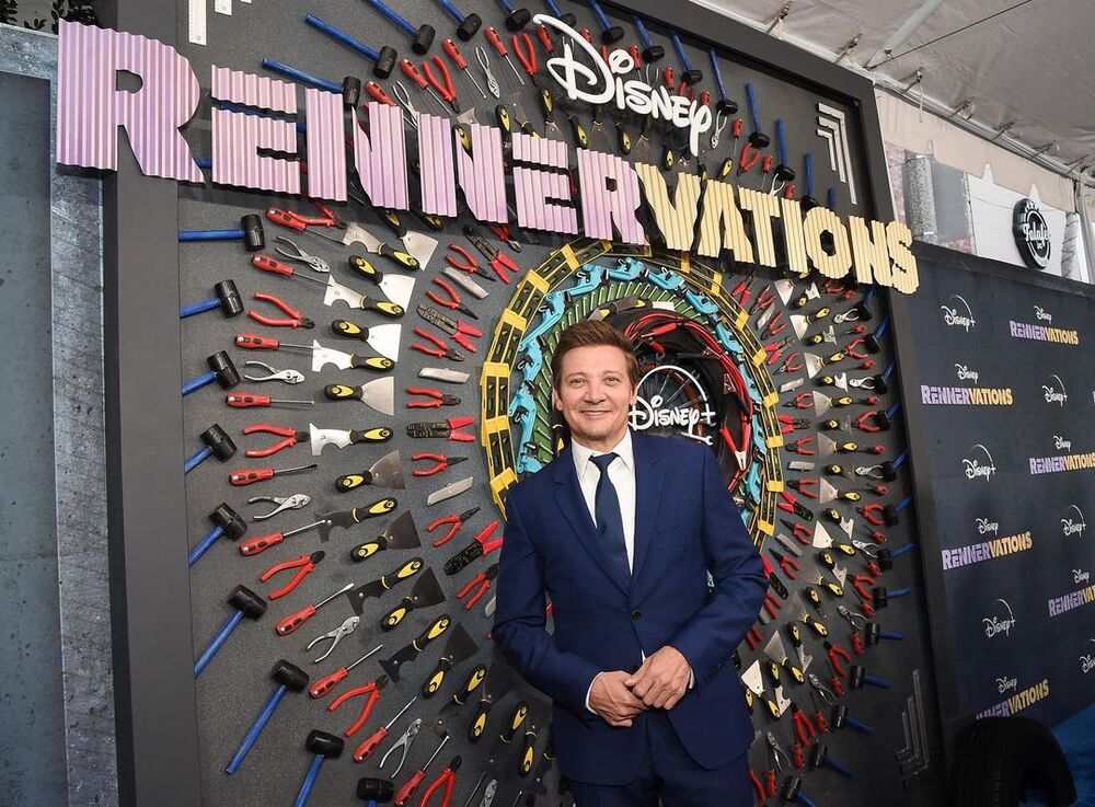 「鷹眼」遭鏟雪車輾過斷30根骨頭 重傷後首度露面：很緊張