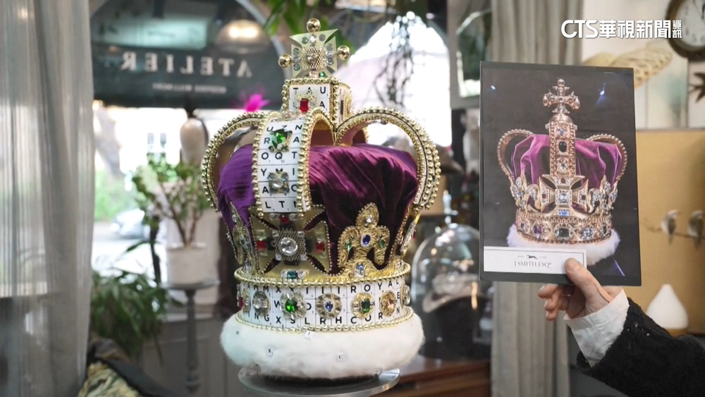 英王查爾斯加冕典禮倒數　帽商自製「加冕王冠」