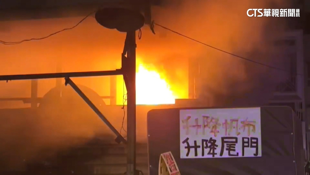 高雄車廠深夜大火！　逾70車付之一炬