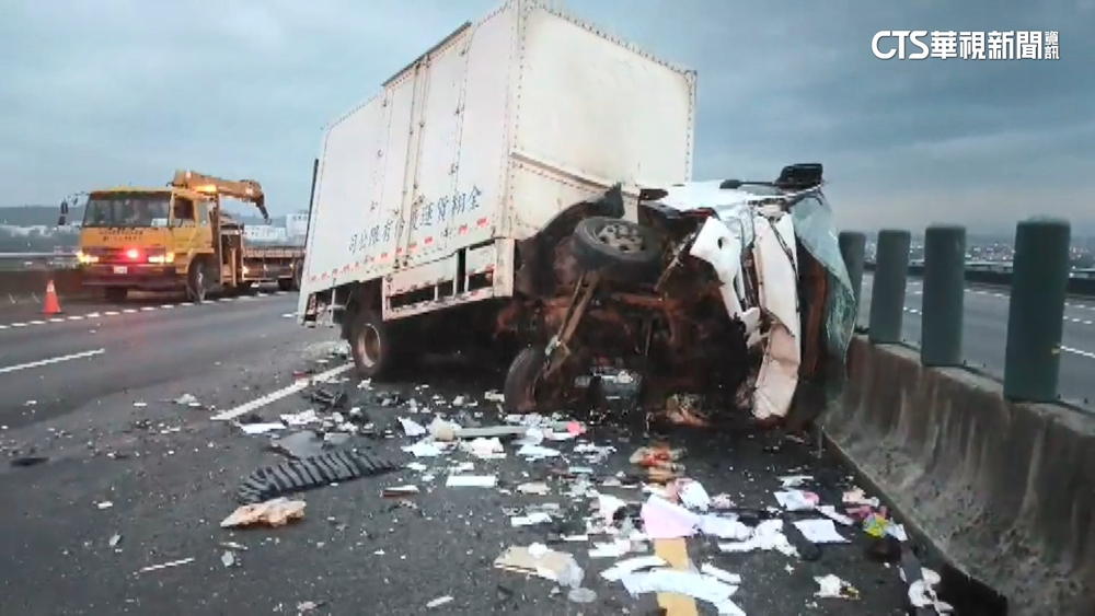 國三後龍南下段清晨車禍　3車撞毀釀8傷