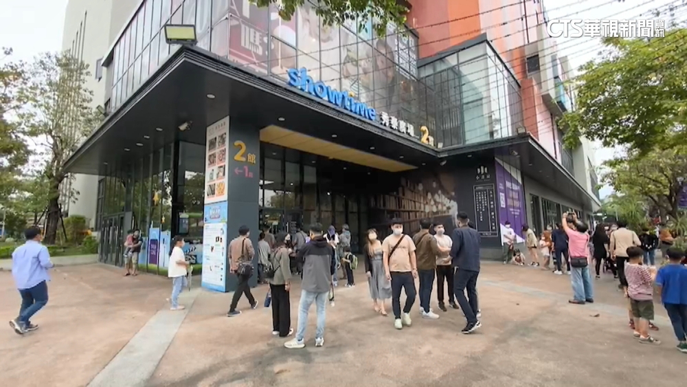台中知名百貨突停電　上千人看電影被迫中止