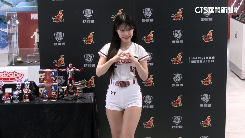 李多慧首度球場外公開活動　球迷興奮搶看女神