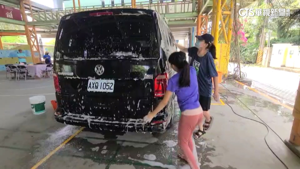 為赴尼泊爾當志工　國中小師生洗車募旅費