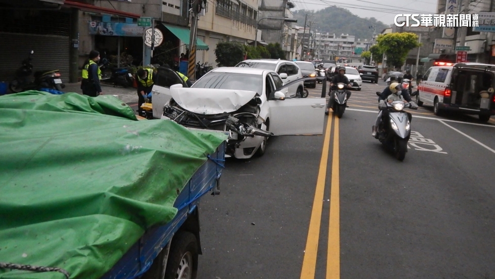 追撞車禍曝恐怖情殺　車內女子身上多處刀傷
