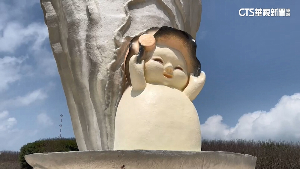 慈祥笑容+白捲髮！　澎湖新地標「城前鮮蚵」暴紅