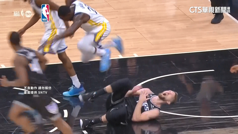 勇士「嘴綠」又被罵髒　狠踩對手胸部遭驅逐