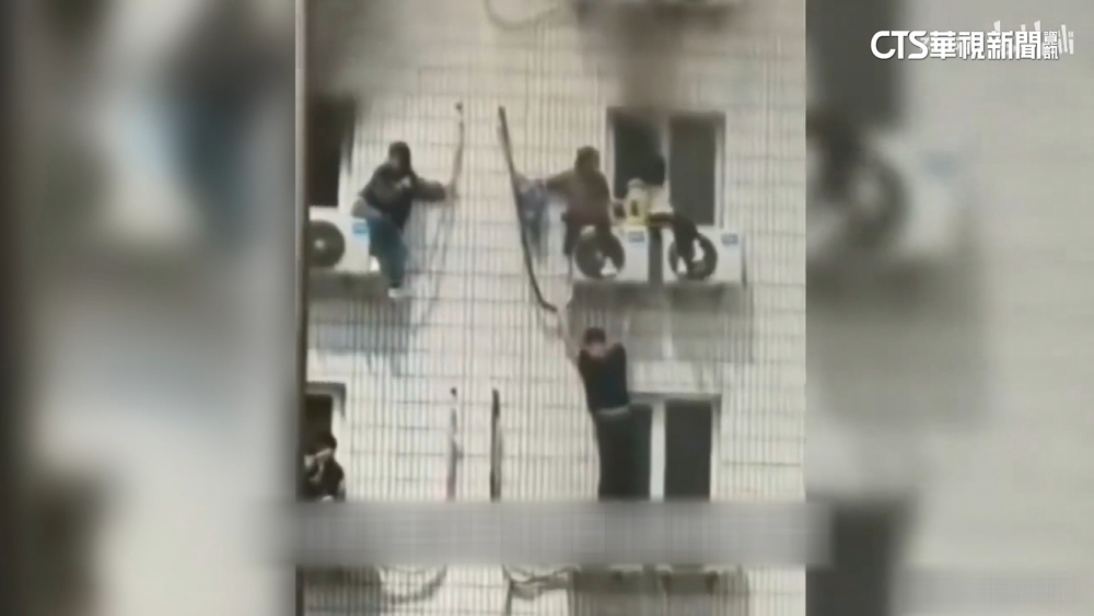 北京醫院大火！民眾爬窗外待救援　釀至少21人亡