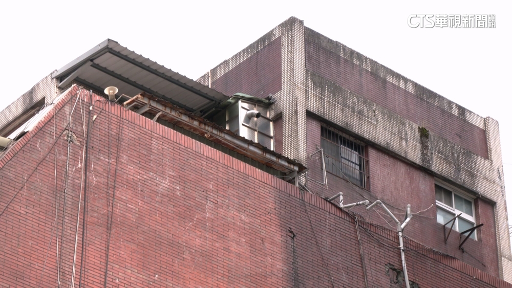 住戶控台版「寄生上流」　管理員：繳房租近30年