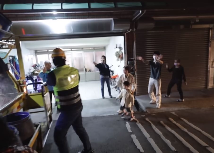 YTR「韓國女婿 」家人來台體驗「追垃圾車」：壓力都飛走了