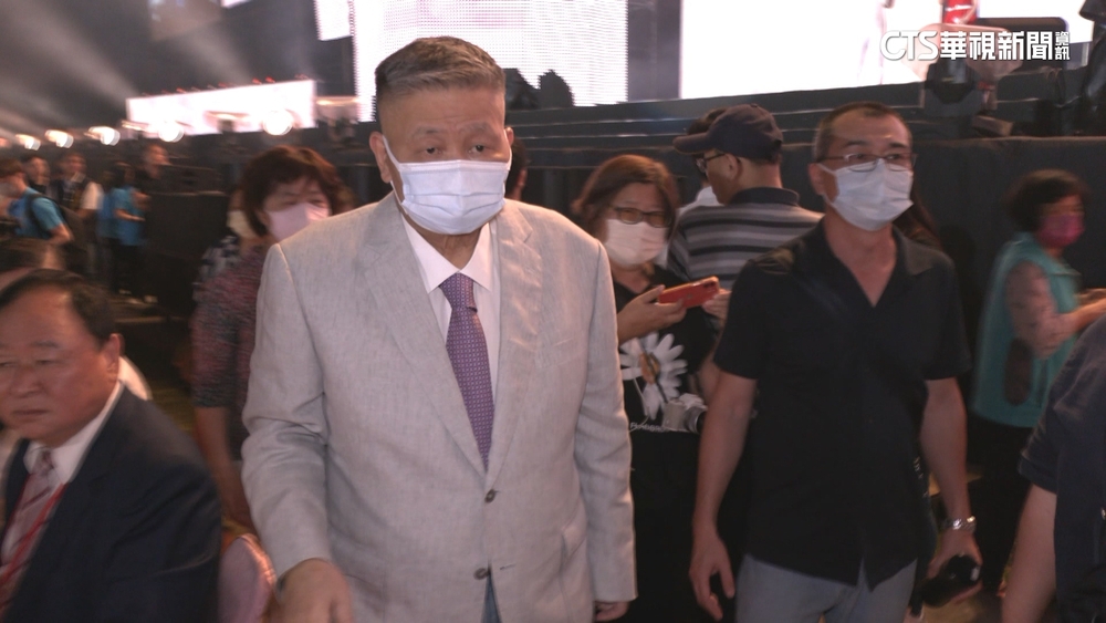 顏清標疑患風寒住院　顏莉敏：家父身體修復中