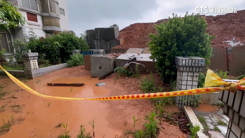 竹北雨彈狂炸　工地土堆坍方沖社區急撤3戶