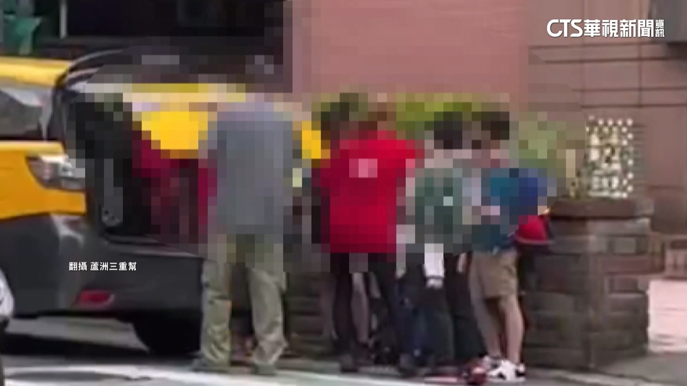 8童擠一車還遭施暴？　補習班認「超載」