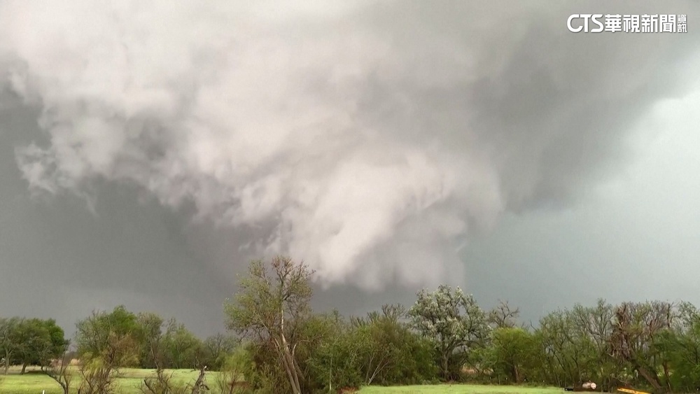 龍捲風、冰雹夾擊　美國奧克拉荷馬州遭重創