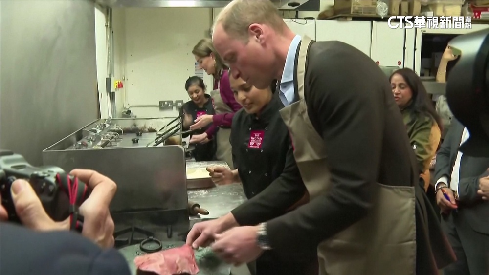 英國威爾斯親王夫婦造訪餐廳　親和力十足