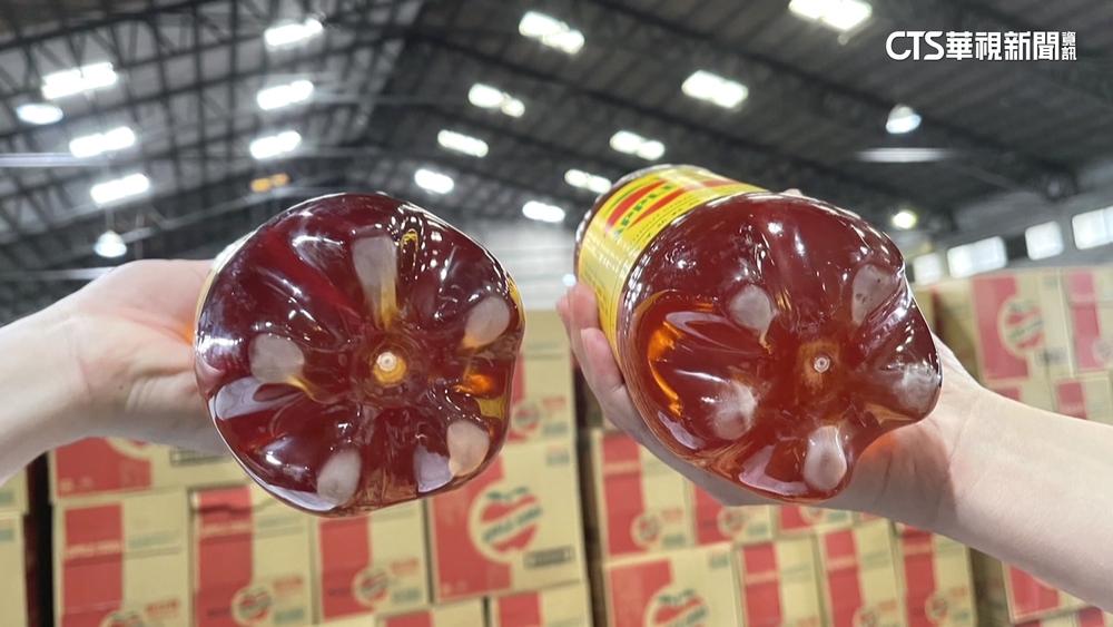 蘋菓西打驚現不明沉澱物　衛生局稽查封存4萬箱