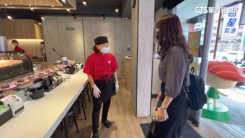 高年級實習生正夯！　餐飲業愛用「阿嬤級服務生」