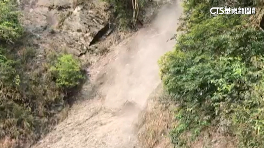南投丹大林道又坍方　10多人受困山上