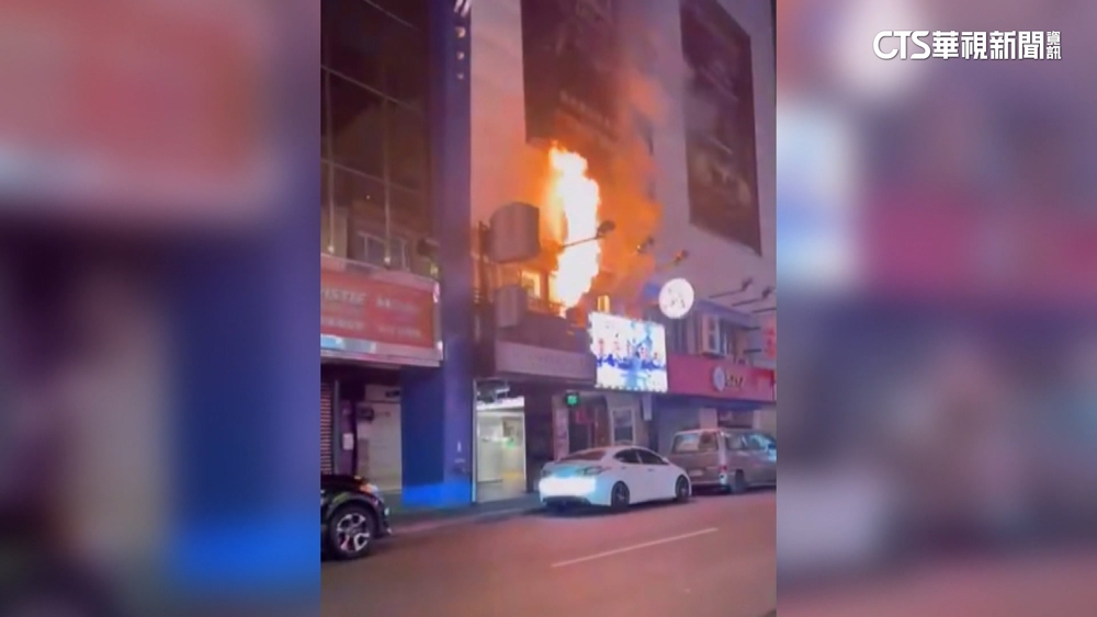 西門町國賓影城旁竄火舌　餐廳深夜祝融！