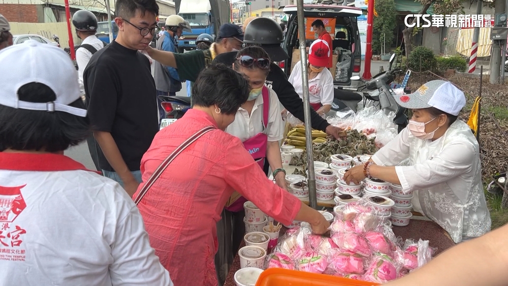 大甲媽遶境Day3　奉天宮前攤商備料迎香客