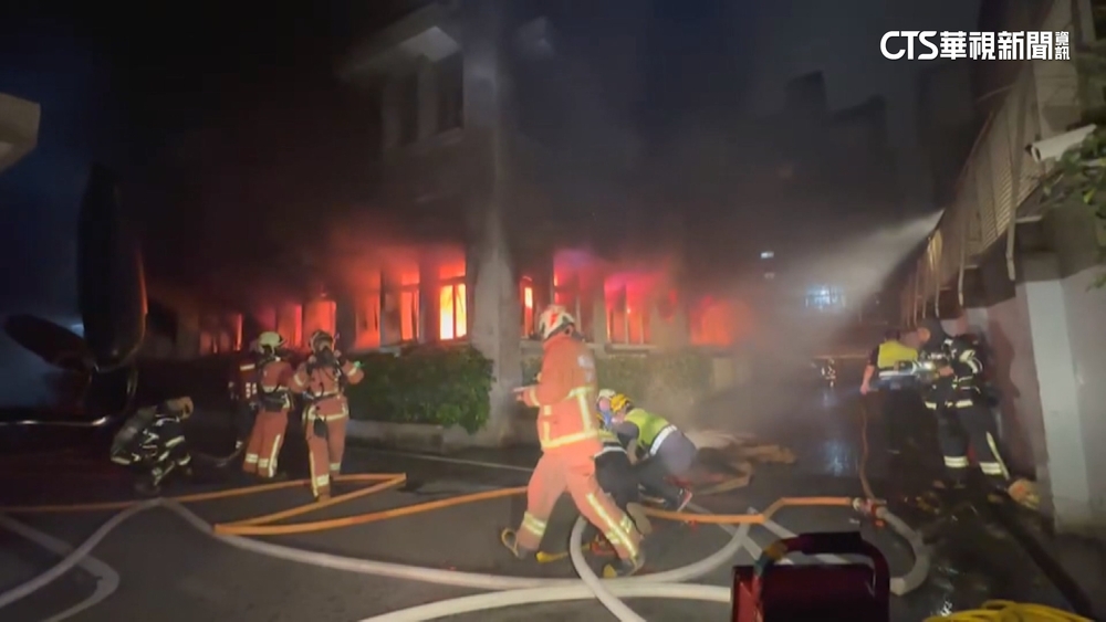 調查局深夜大火　27車69人灌救.火勢15分鐘控制
