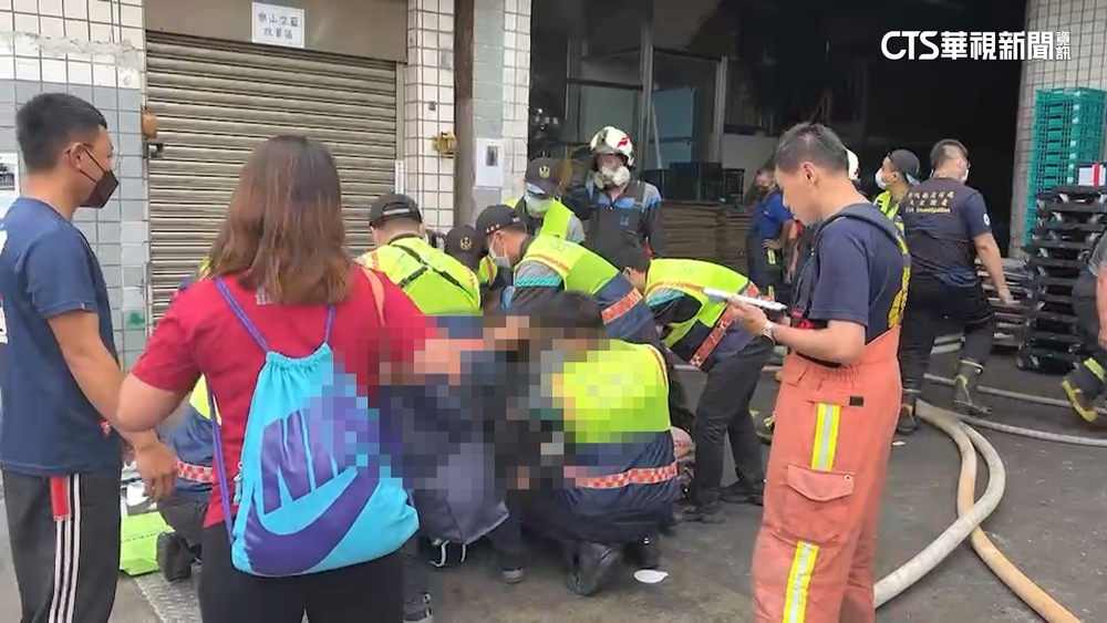 聯華彰化廠大火15人躲冷藏庫　救出22人7不治