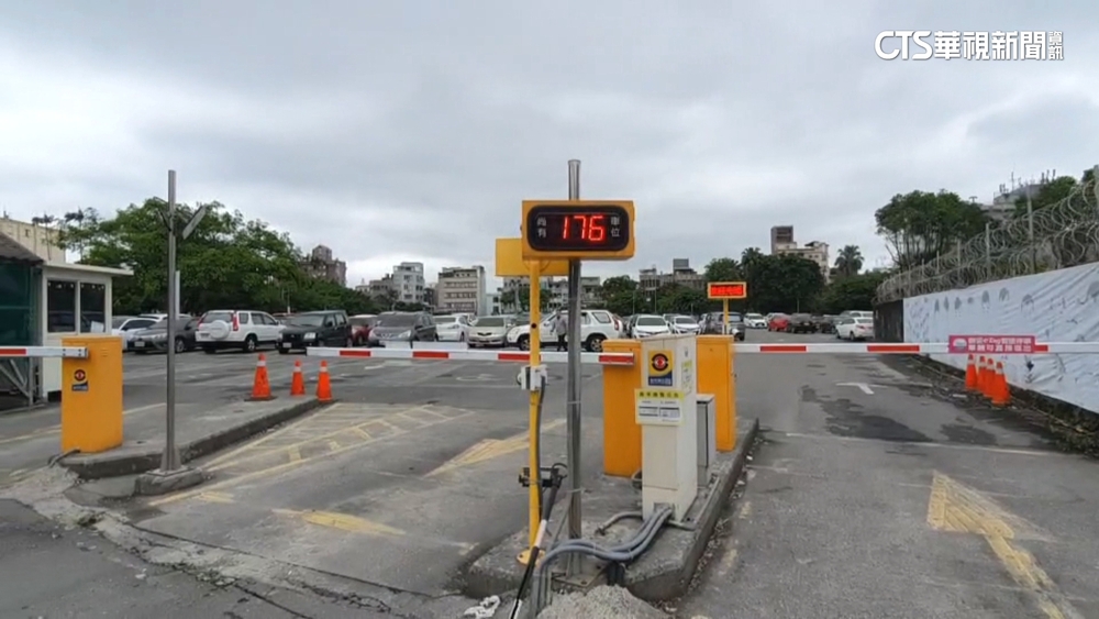 停車場陷阱題　車主找嘸車位出場竟要收半小時