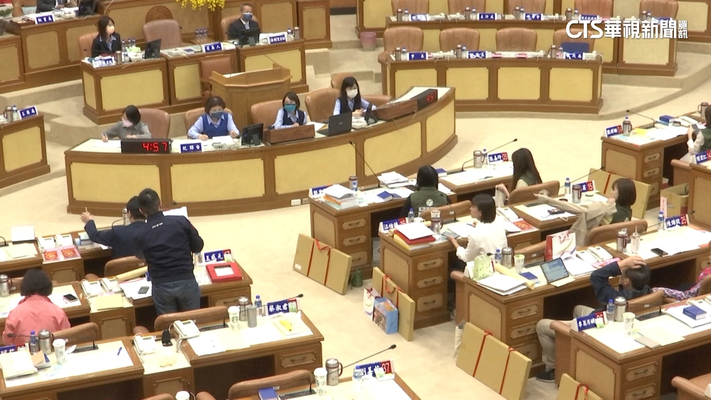 侯友宜總質詢提前至4/27　　藍人數優勢33：0通過