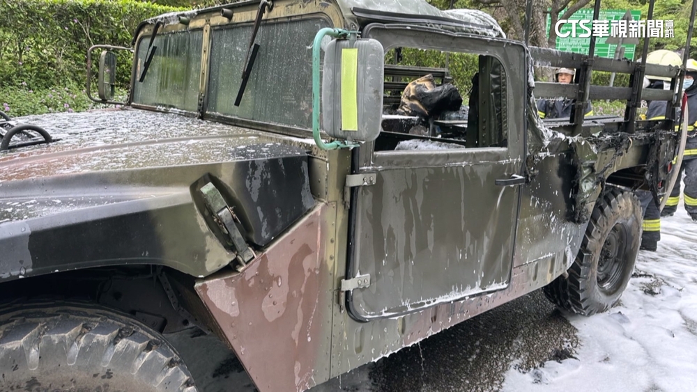 處理完未爆彈銷毀任務　悍馬車突起火燃燒