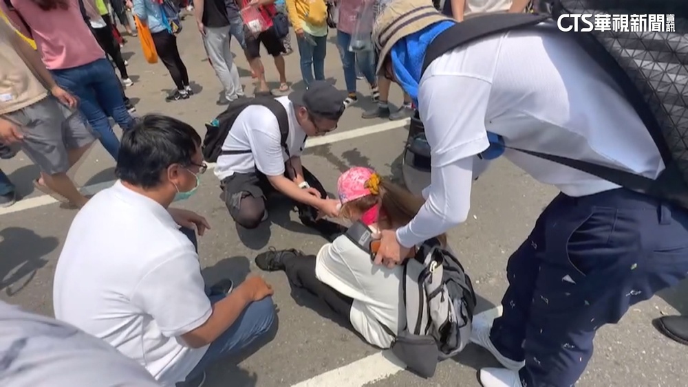 大甲媽回鑾彰化　躦轎底人龍1公里2熱昏送醫