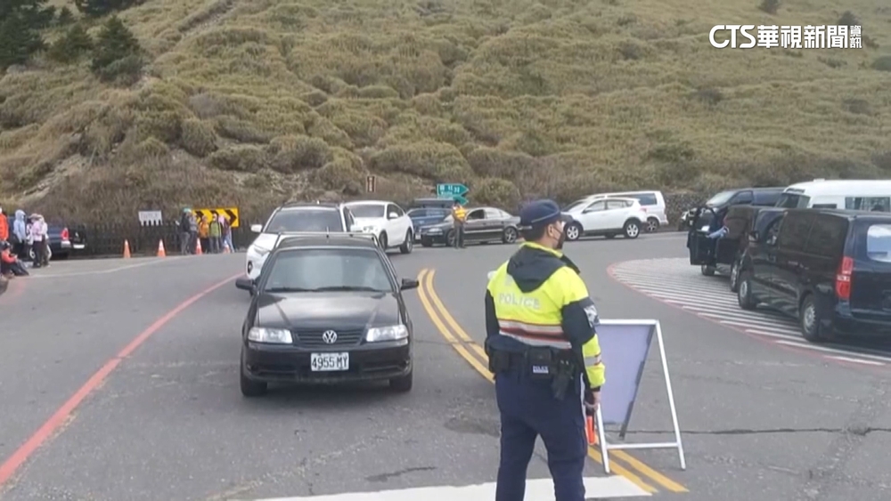 違規停車+車禍回堵　合歡山公路無交管塞爆了！