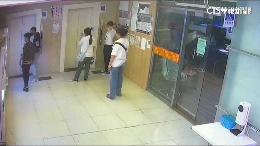 3男闖醒吾女宿「亂撩妹」　校方：重設出入口