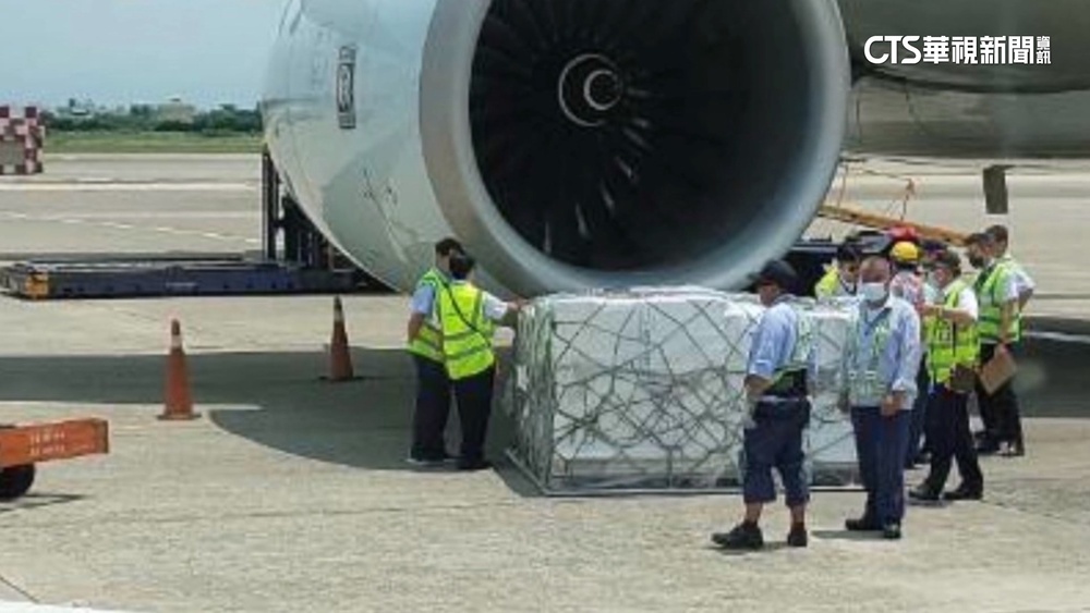 桃機貨物撞國泰航班引擎幸無礙　起飛後降落香港