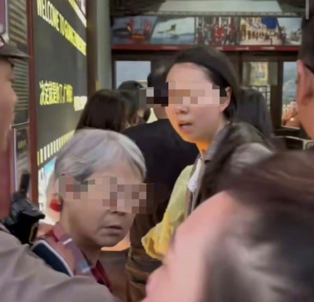 祖孫插隊還怒嗆「我不是好惹的」遭全網罵翻！當事人喊冤：只是移過去